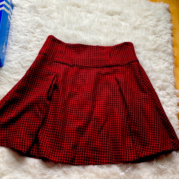 None Dresses & Skirts - Red/Black Houndstooth skirt